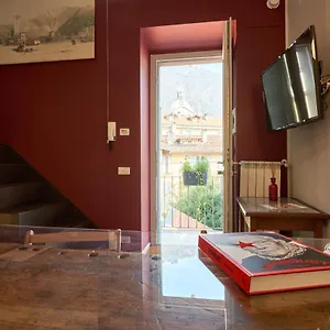 Apartment 22 Sweet, Como